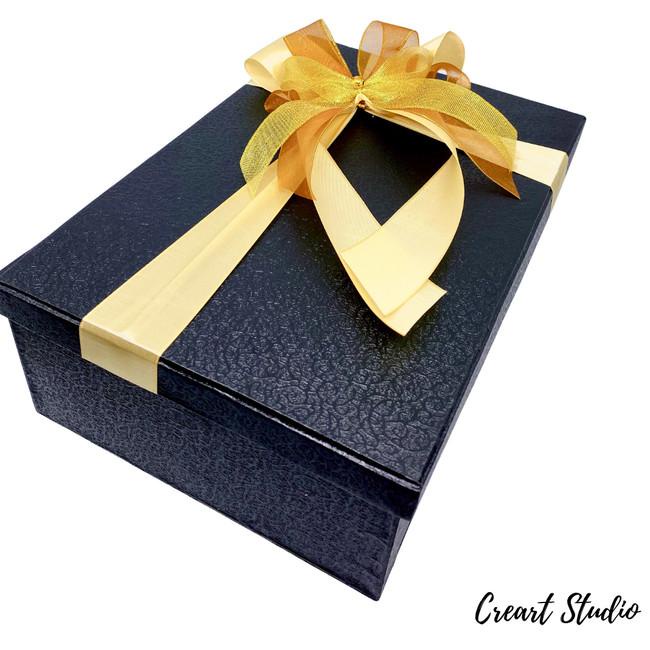

Kotak Kado Gift Box 30x20 cm Tinggi 10 cm - Hitam - Hitam