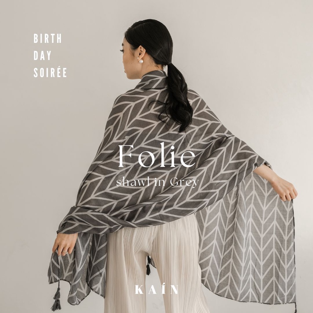 SHOPKAIN Folie shawl in Grey - BIRTHDAY SOIRÉE