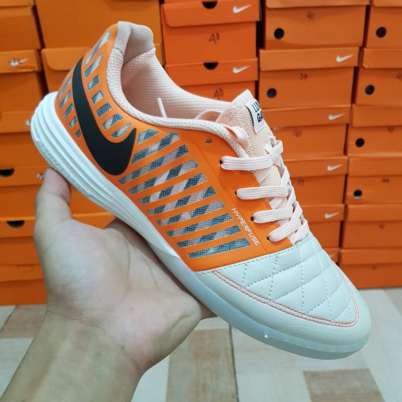 SEPSTU FUTSAL LUNAR GATO2 OREN WHITE IC-SEPATU FUTSAL