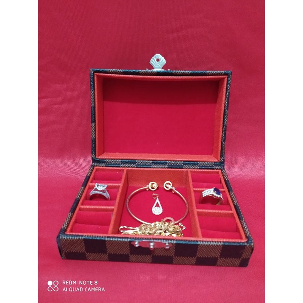 kotak perhiasan bs unk isi 6cincin+1kotak kosong ditengah unk kalung gelang anting liontin LM