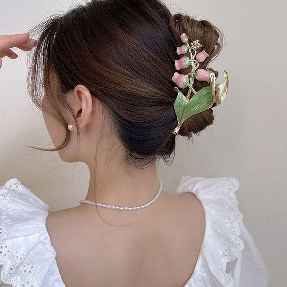 Agustina Flower Hair Claw Sweet Simple Vintage Jepit Rambut Untuk Anak Perempuan Hiu Klip Ponytail Holder Untuk Wanita Korean Style Hair Clip