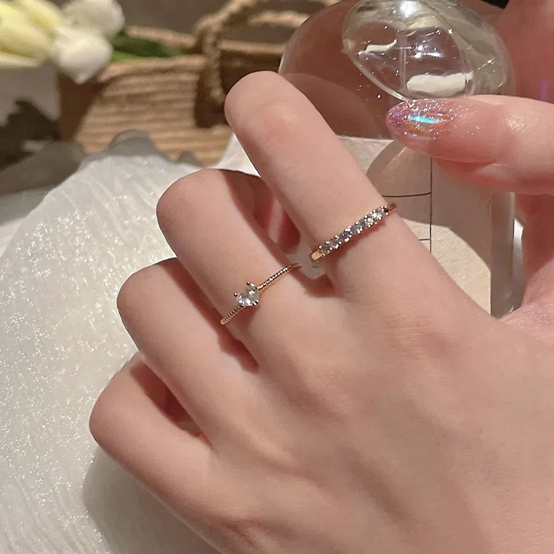 YEEZII 2pcs / Set Cincin Zircon Bentuk Hati Warna Emas Untuk Wanita