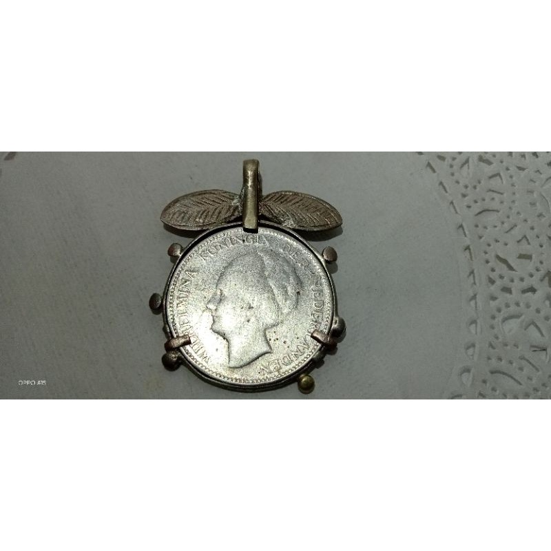 koin liontin WILHELMINA