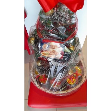 

Hampers Pohon Natal Spesial 5 pcs Christmas Gift Set Hadiah Manisan, Sweets & Cookies