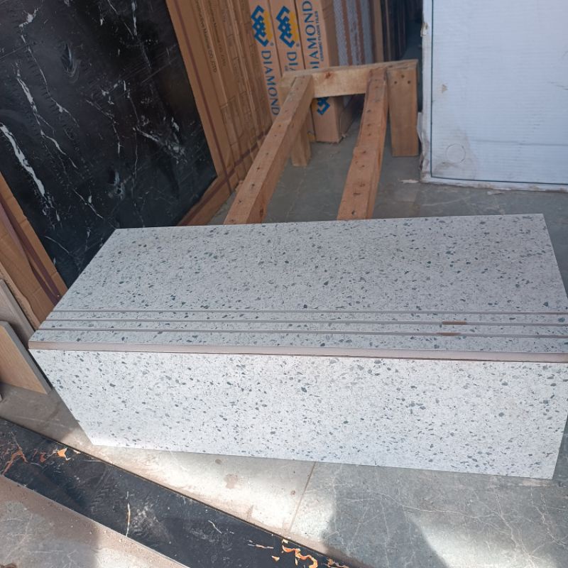 granit tangga 30x60 &amp; 20x60 terazo tera white/infinity