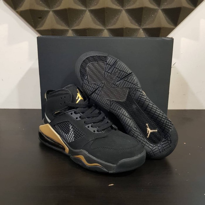 Nike Jordan Mars High Black Gold