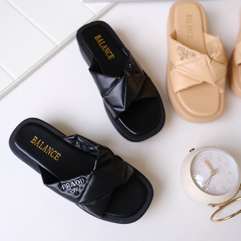 Pradila SlipOn Sandal - Sandal Wanita Terbaru