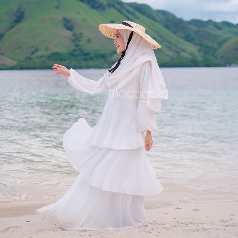 dress ceruty babydoll premium 3 susun full furing tidak nerawang flowy model mayung tali pinggang putih tulang broken white gading lengan karet busui dan wudhu friendly bisa untuk prewedding prewed ootd pantai
