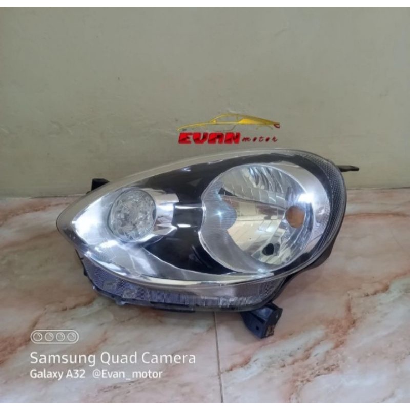 Headlamp lampu depan Nissan march tahun 2013 2014 2015