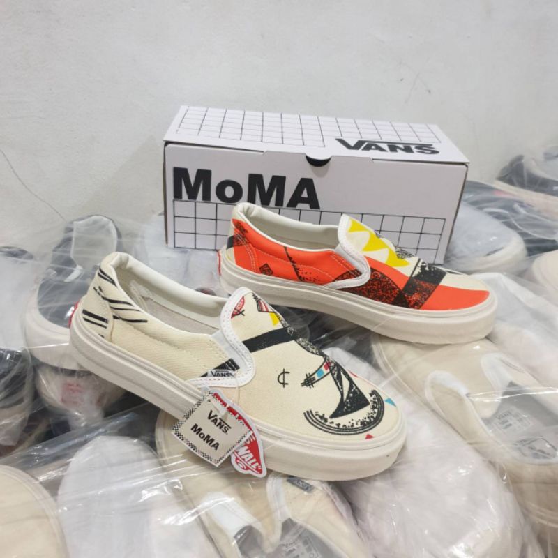 sepatu slip on pria dan wanita unisex sepatu sneaker Vans moma