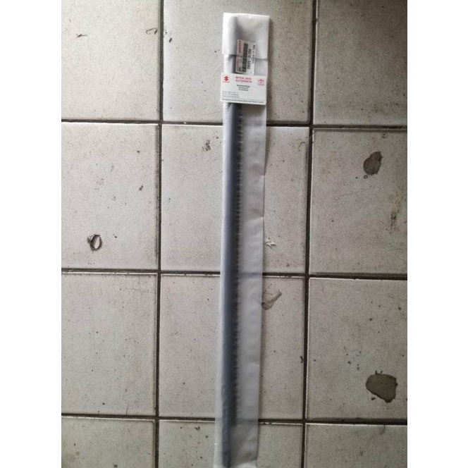 Pelipit/List Kaca Depan Kiri Toyota Ist