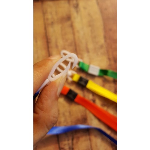 Tali ID Card Cantol Bahan Plastik - Tali Gantung ID Card + Cantolan - Merah