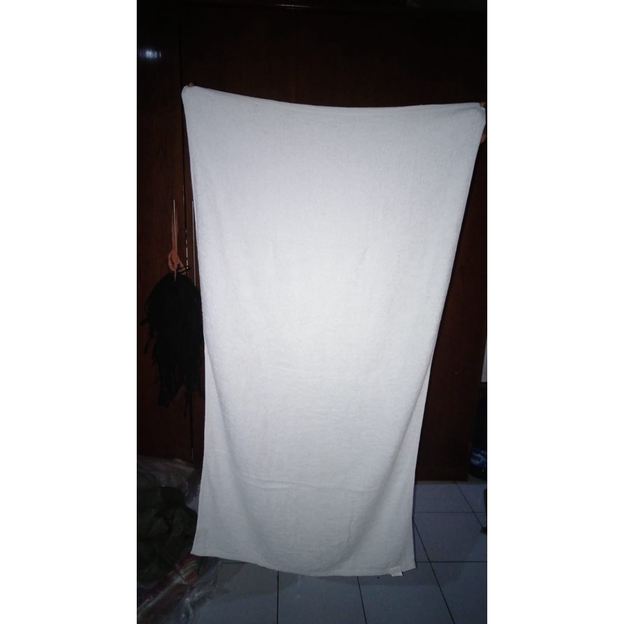 Handuk Mandi Dewasa Jumbo 70x140 Katun Putih Polos Tebal Lembut Menyerap Air Super Premium Murah Anduk Lebar Halus Pria Wanita Yg Nyerap Dan Serap Ukran Besar Hanuk Cowok Cewek Towel Grosir Cuci Gudang Termurah Terlaris Terbaru Bayar di Tempat COD