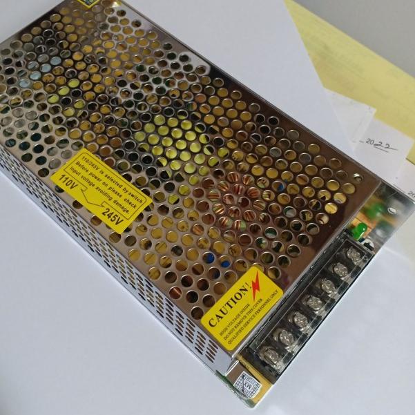 Power Supply Adaptor Switching 12V 10A / Trafo 12 Volt 10 Ampere