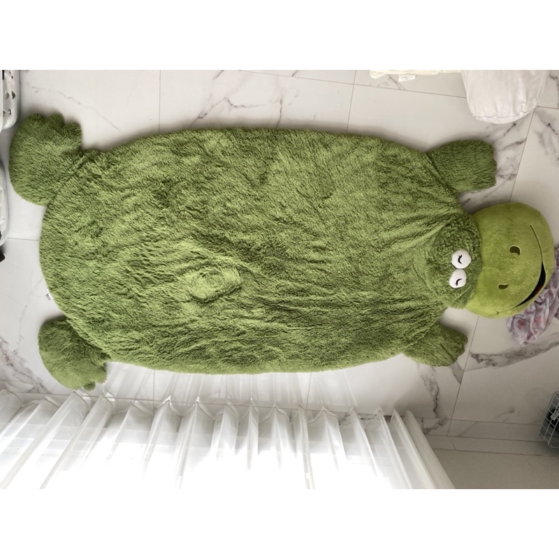 PRELOVED SUDAH DI LAUNDRY karpet bulu frog/karpet fur hijau/karpet bulu informa