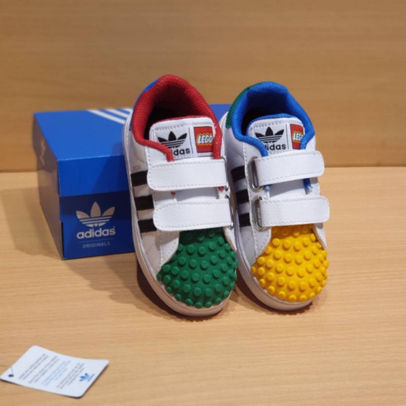 sepatu anak adidas superstar legos kids sudah termasuk box &amp; free kaus kaki .