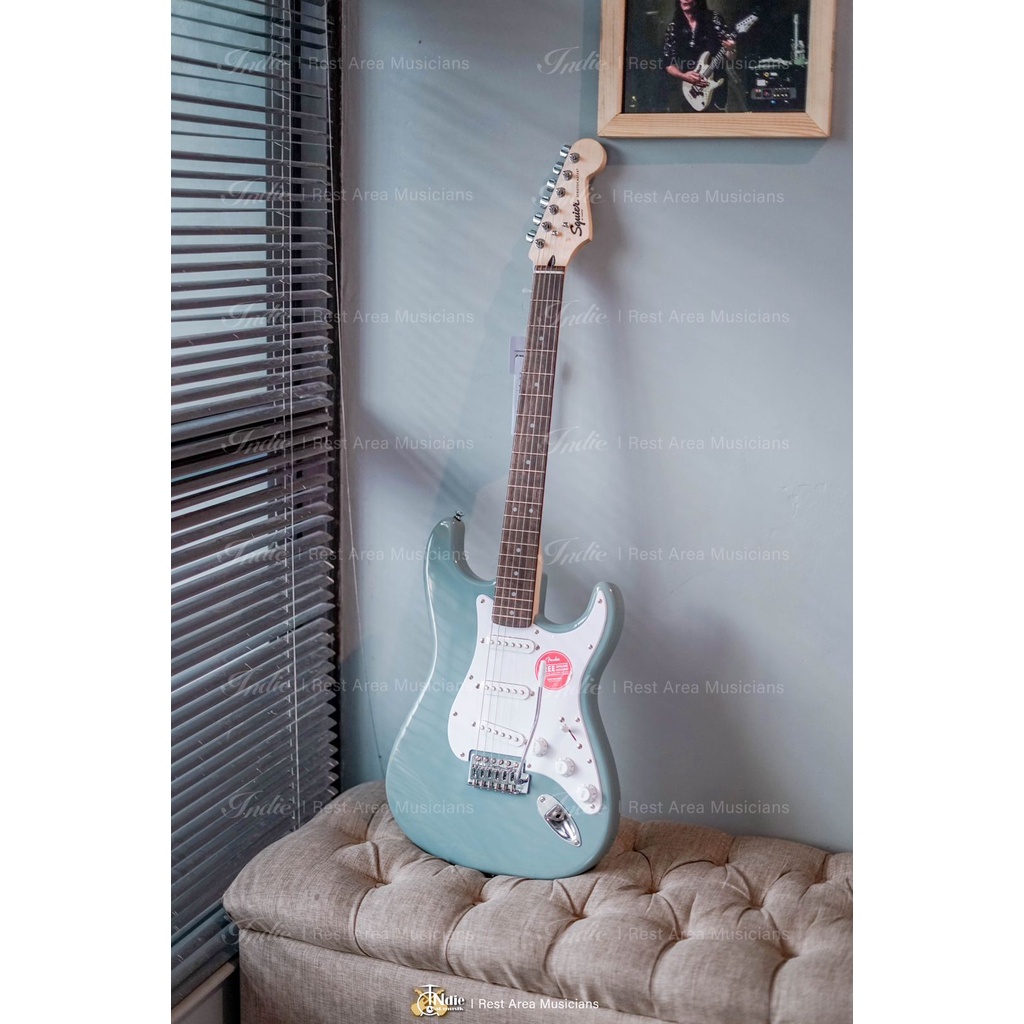 Gitar Elektrik Squier Bullet Stratocaster Tremolo Sonic Grey