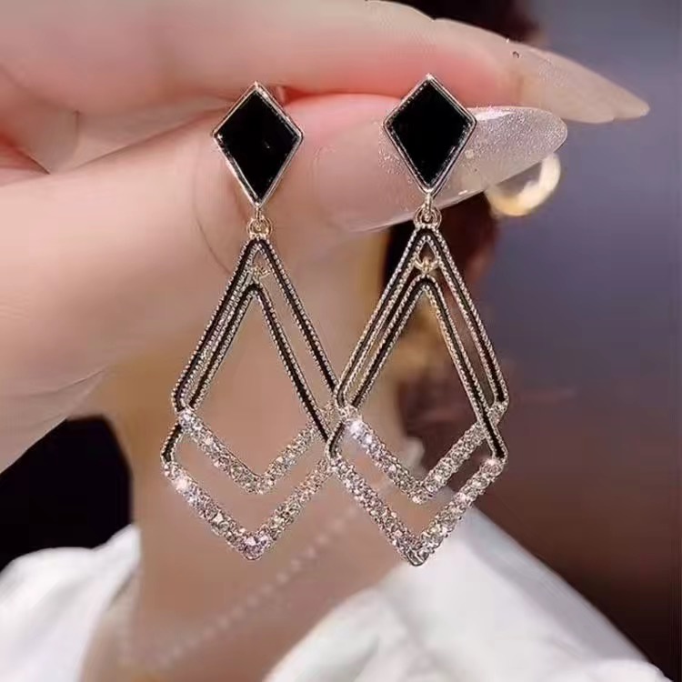 Anting Tusuk Silver Needle 952 Desain Geometri Hias Berlian Hitam Gaya Retro Untuk Wanita