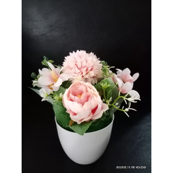 bunga marigold palsu artificial + pot putih