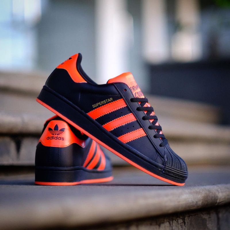 ADIDAS SUPERSTAR LACELESS FROM THE COURT TO THE STREET FULLBLACK ORANGE