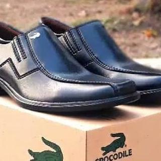 SEPATU PRIA CASUAL KICKERS SEPATU COWOK PANTOFEL ORIGINAL KULIT MURAH - Hitam