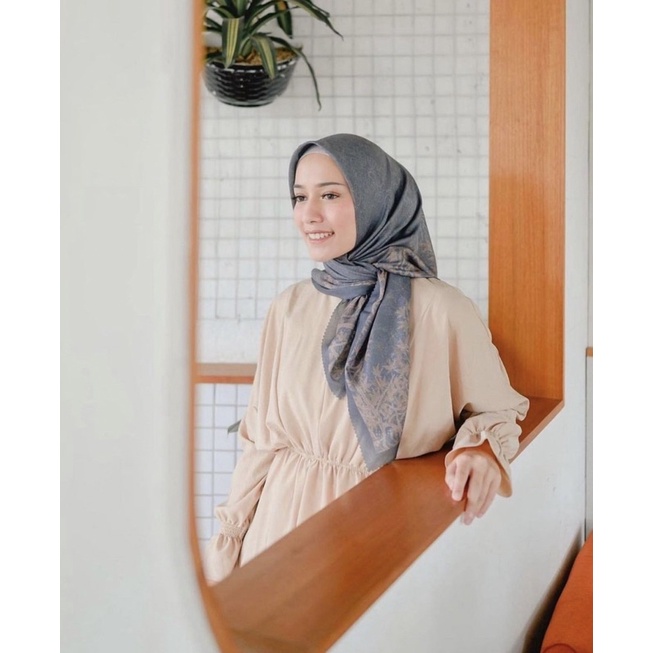 Hijab Segiempat LASERCUT Levia series Voal Motif Favorit button