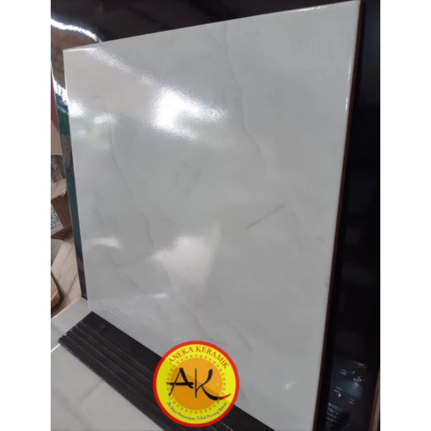 Keramik  Lantai Ruangan Motif Marmer Glossy 40x40 Siantar Grey