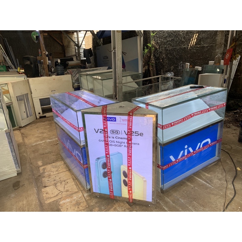 Segitiga/Sudut Etalase Vivo