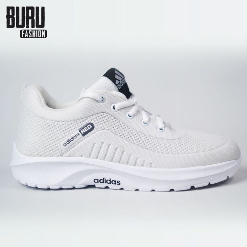SEPATU SNEAKER PRIA PUTIH POLOS