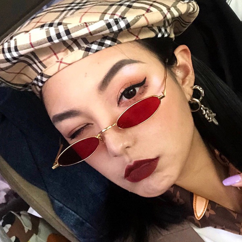 Kacamata Bentuk Oval Kecil Warna Hitam Merah Bahan Metal Gaya Retro Vintage Untuk Wanita