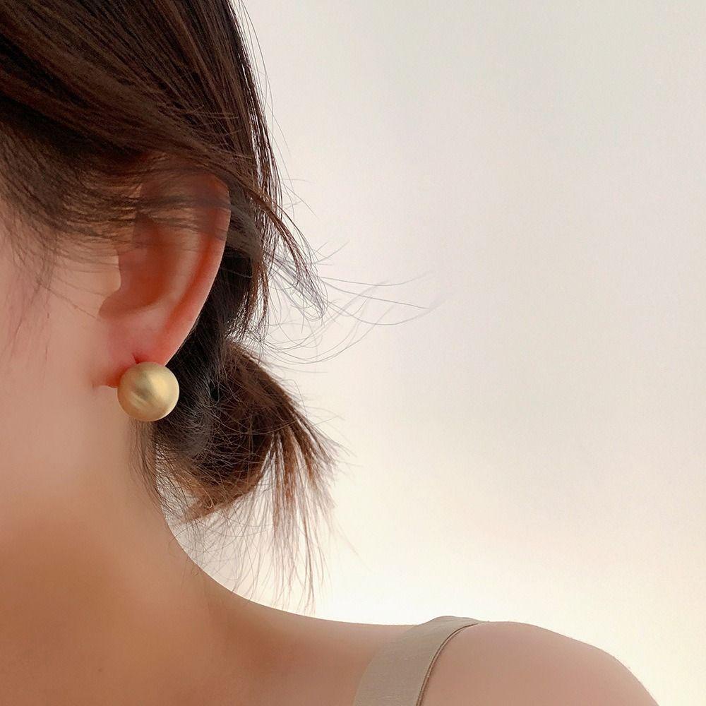 Needway   Wanita Anting Halus Temperamen Bola Fashion Perhiasan Gadis Hadiah Geometris Tembaga Gaya Korea Earrings