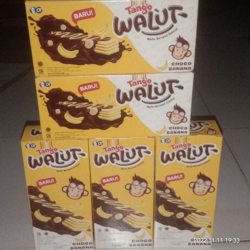 

WALUT,wafer bersalut cokelat banana,1kotak 12 pcs