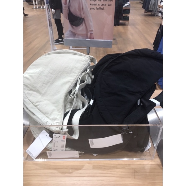 Tas Bahu Mini Round Uniqlo