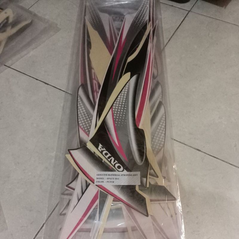 striping sticker les body Honda spacy 2012 putih