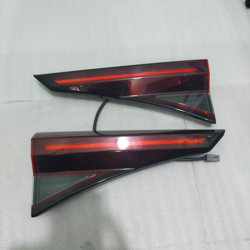 Reflektor LED Lampu Stoplamp Bagasi New Avanza 2022 Original