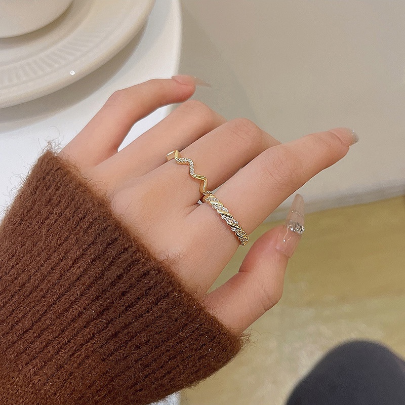 Set Cincin Berlian Model Kawat Twisted Untuk Wanita