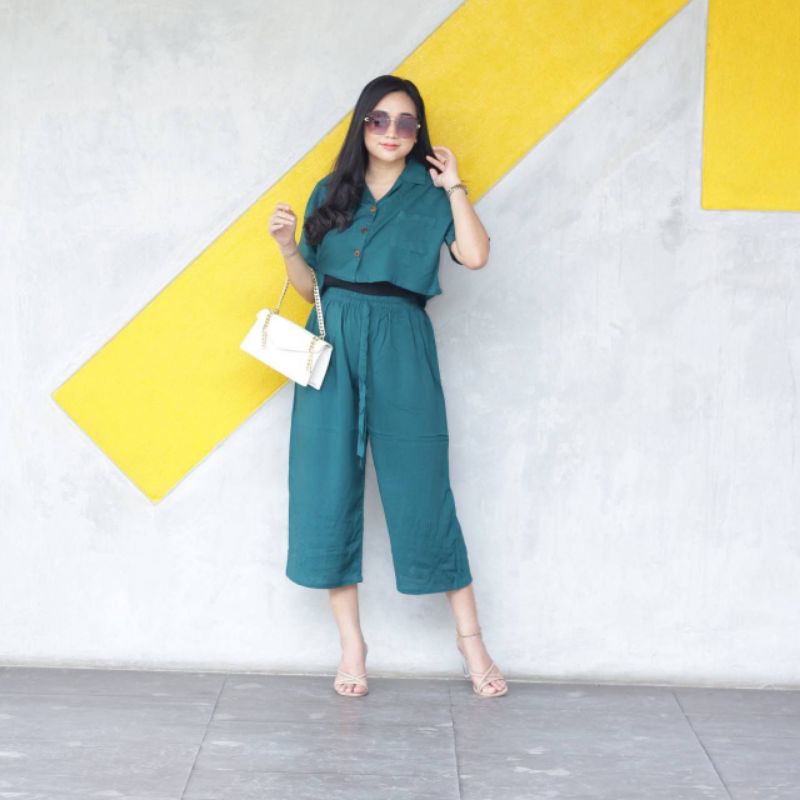 Setelan One Set Atasan Crop Rayon 7/8 Polos Lengan Pendek