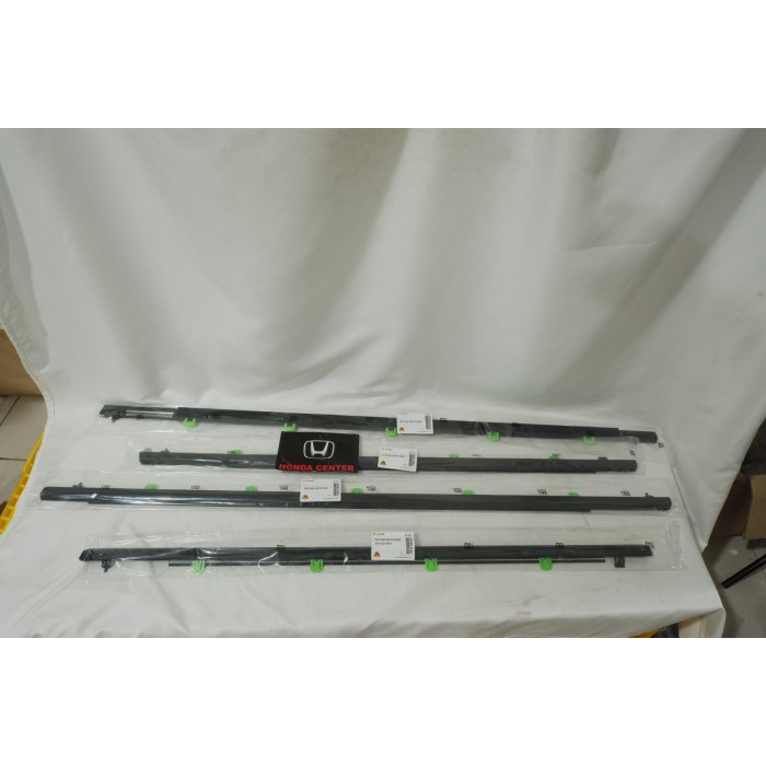 Komponen Mobil Pelipit Karet Kaca Luar Honda Crv 2007-2011 Depan Belakang Kiri Kanan
