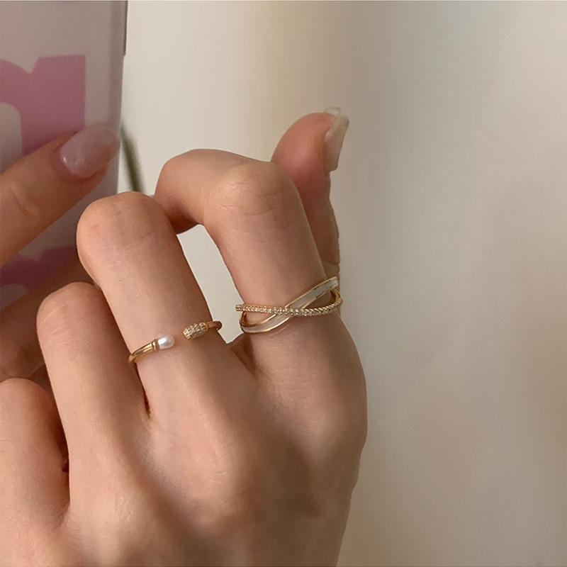 2pcs / Set Cincin Bahan Alloy Aksen Mutiara Dan Berlian Imitasi Untuk Wanita
