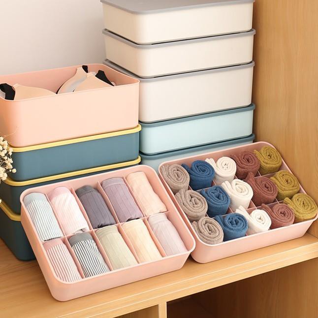 (clashop)Storage Box Penyimpanan Pakaian Dalam Lemari Sekat Laci SD Kaos Kaki Kotak Organizer Box Tempat Bra Multifungsi