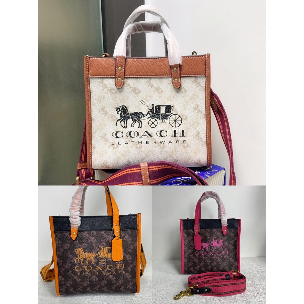 COC C8456 Field Tote 22 With Horse And Carriage Print and Carriage Badge