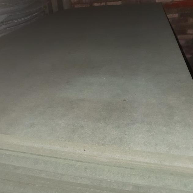 MDF hijau 3 mm / Triplek 3 mm MDF hijau HMR / MDF 3mm HMR