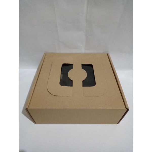 

BOX / KOTAK / KARDUS 25x25x10 cm Tenteng Atas / Die Cut/ Box Hampers/ Box Gift (10 PCS)