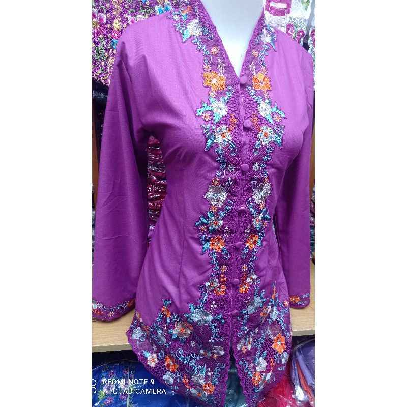 Atasan Kebaya Encim Bordir Motif Bunga