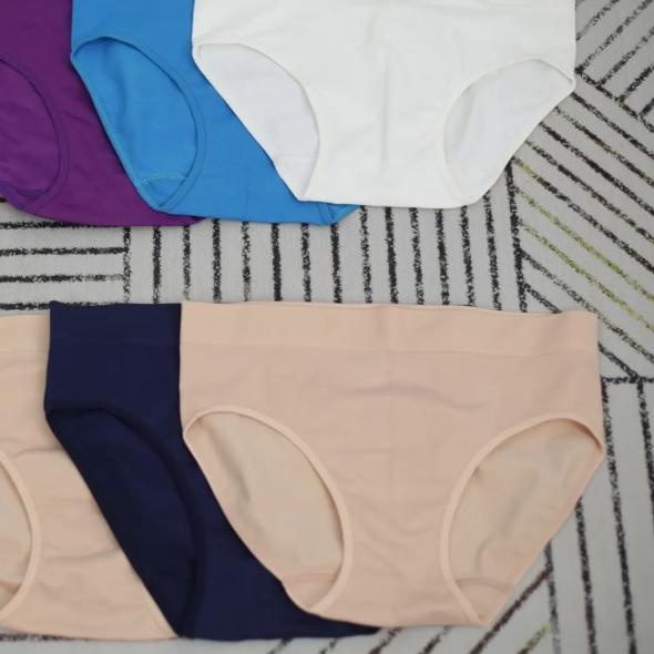 RH161 PANTY ULTRA SEAMLESS by UNIQLO Original Branded - XXXS Gelap