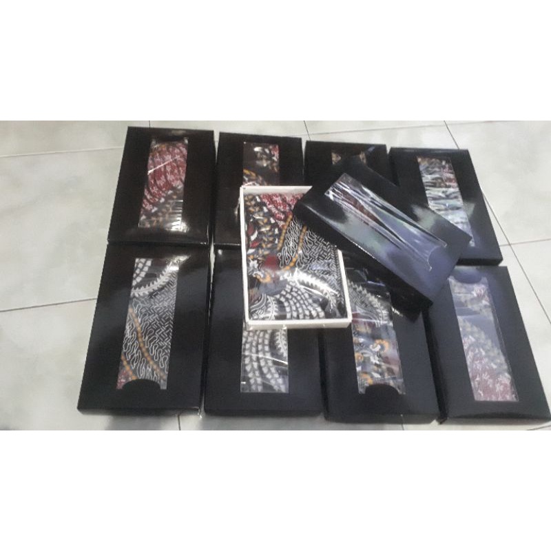 

kardus kain batik / packing kardus / BOX BATIK / HAMPERS KAIN BATIK