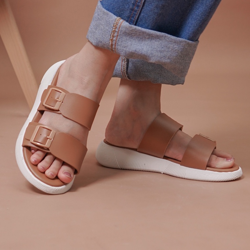 SARASARA YUK - Sandal Wanita Slop Casual Model Birken Sol Puyuh SARA SARA JEAN Sendal Selop Cewek Kulit Santai Strap Gesper Ban dua Empuk lucu Size 36 37 38 39 40 Warna Black Hitam Anti Slip Premium Original Kekinian Terbaru Shoes ORI Mall Official Store