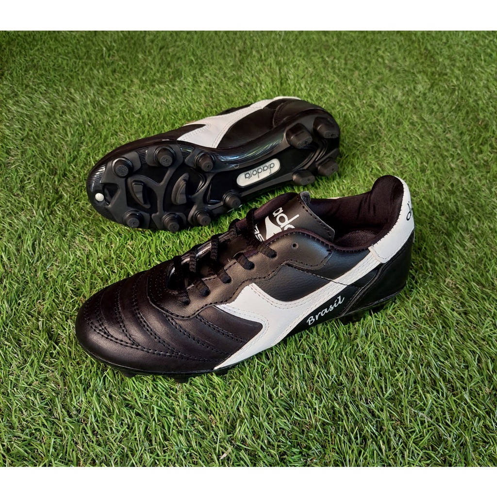 Sepatu bola diadora bahan kulit / sepatu bola pria murah