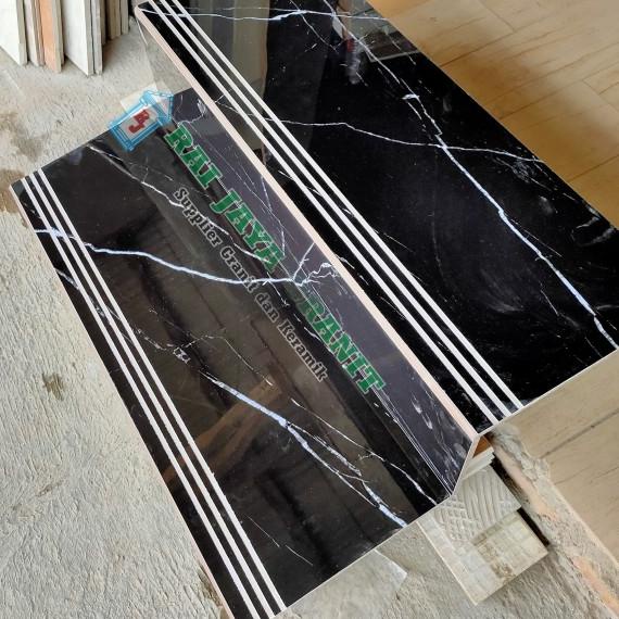 Granit Anak Tangga 30x90 dan 20x90 Hitam Motip