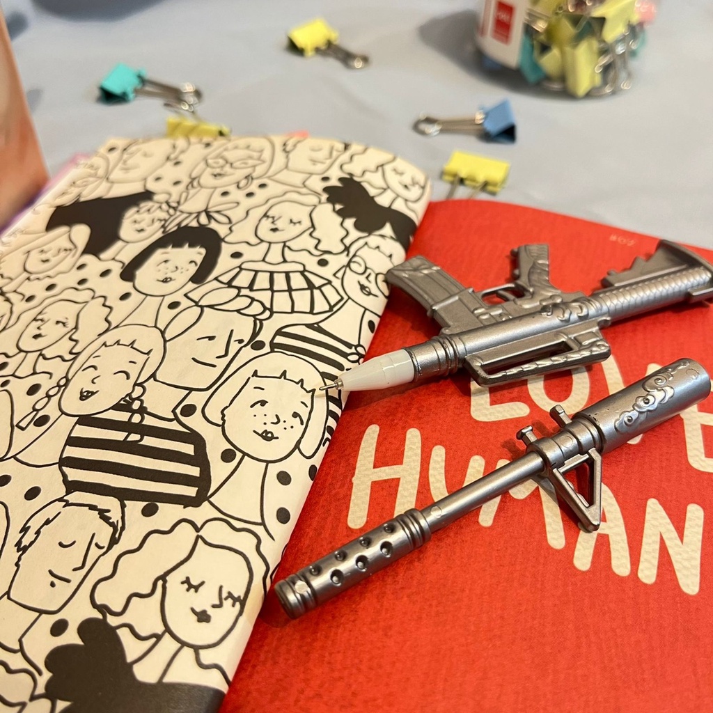 

PULPEN FULLBODY BENTUK SENJATA CUTE 4 WARNA TINTA HITAM